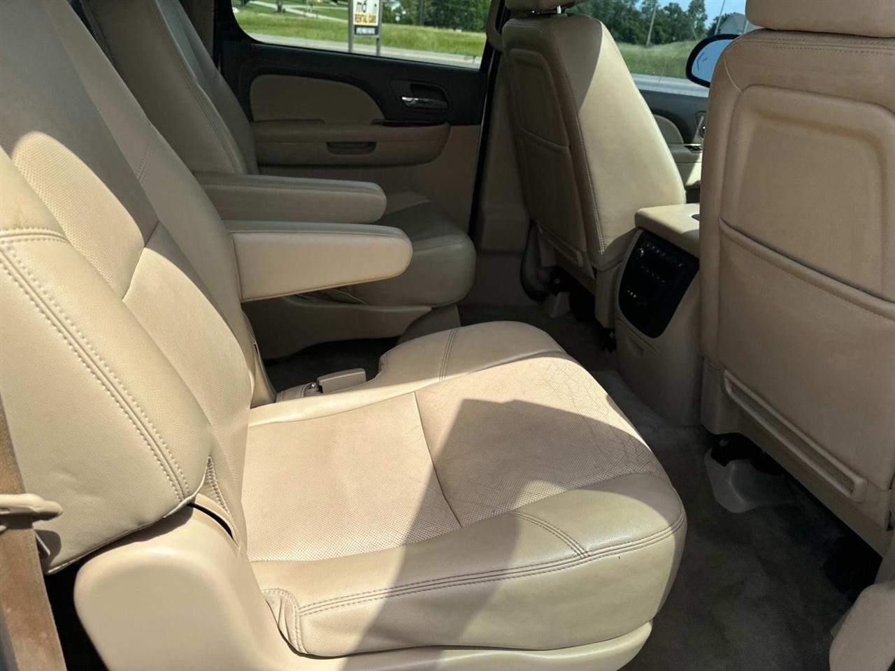 Chevrolet Suburban 2WD 4dr LTZ 2014