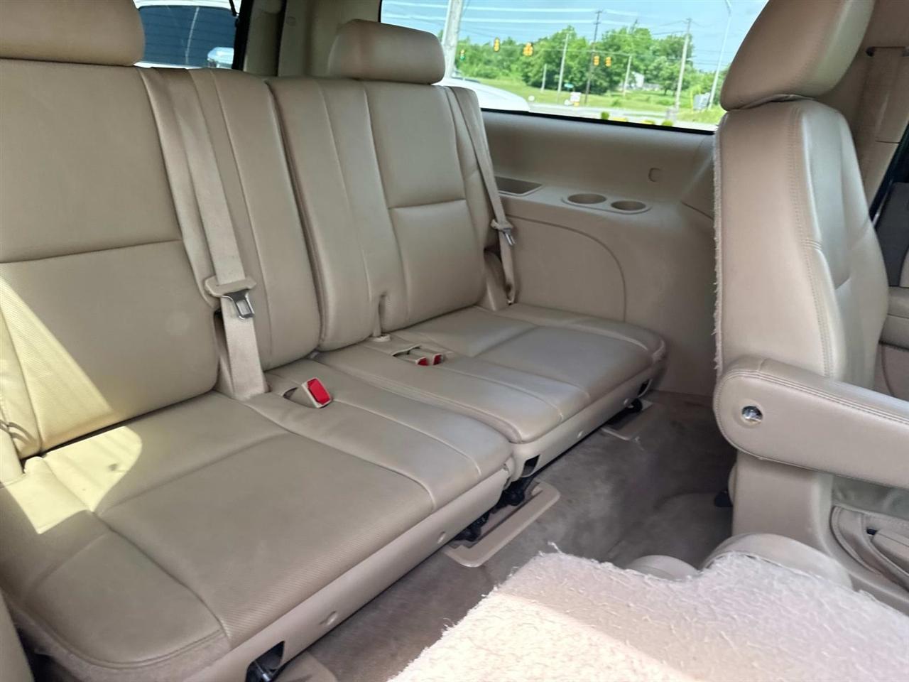 Chevrolet Suburban 2WD 4dr LTZ 2014