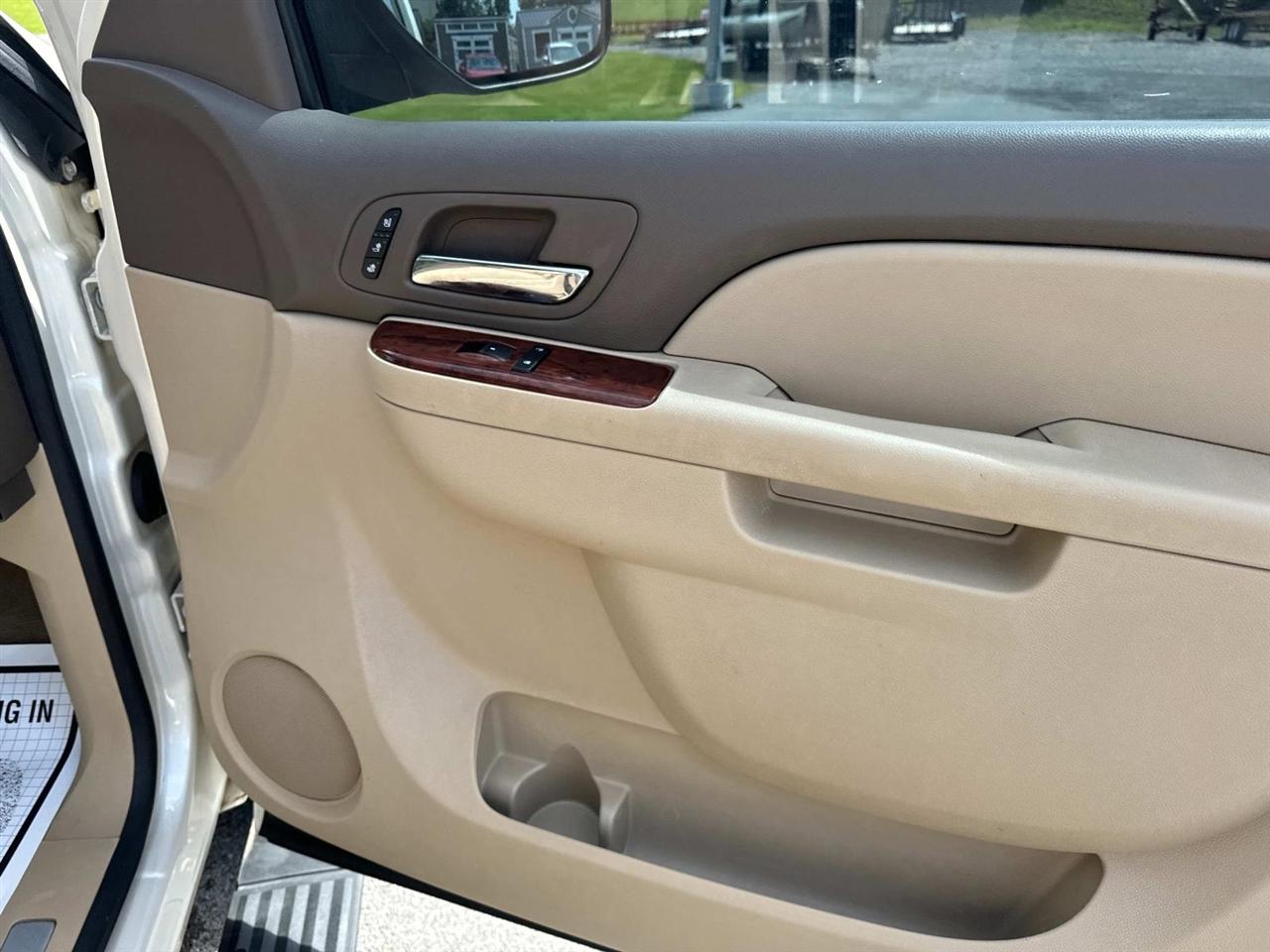 Chevrolet Suburban 2WD 4dr LTZ 2014