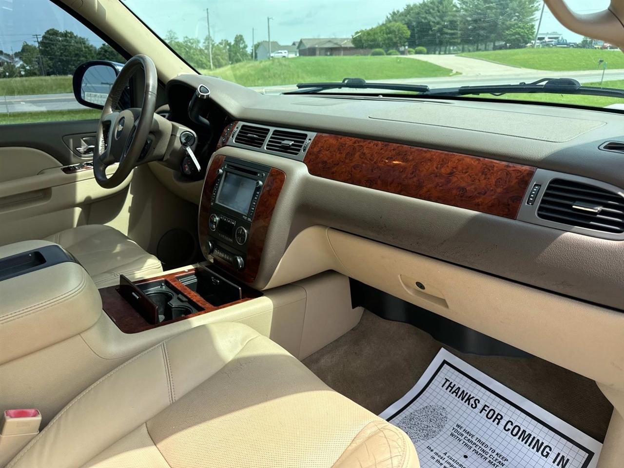 Chevrolet Suburban 2WD 4dr LTZ 2014