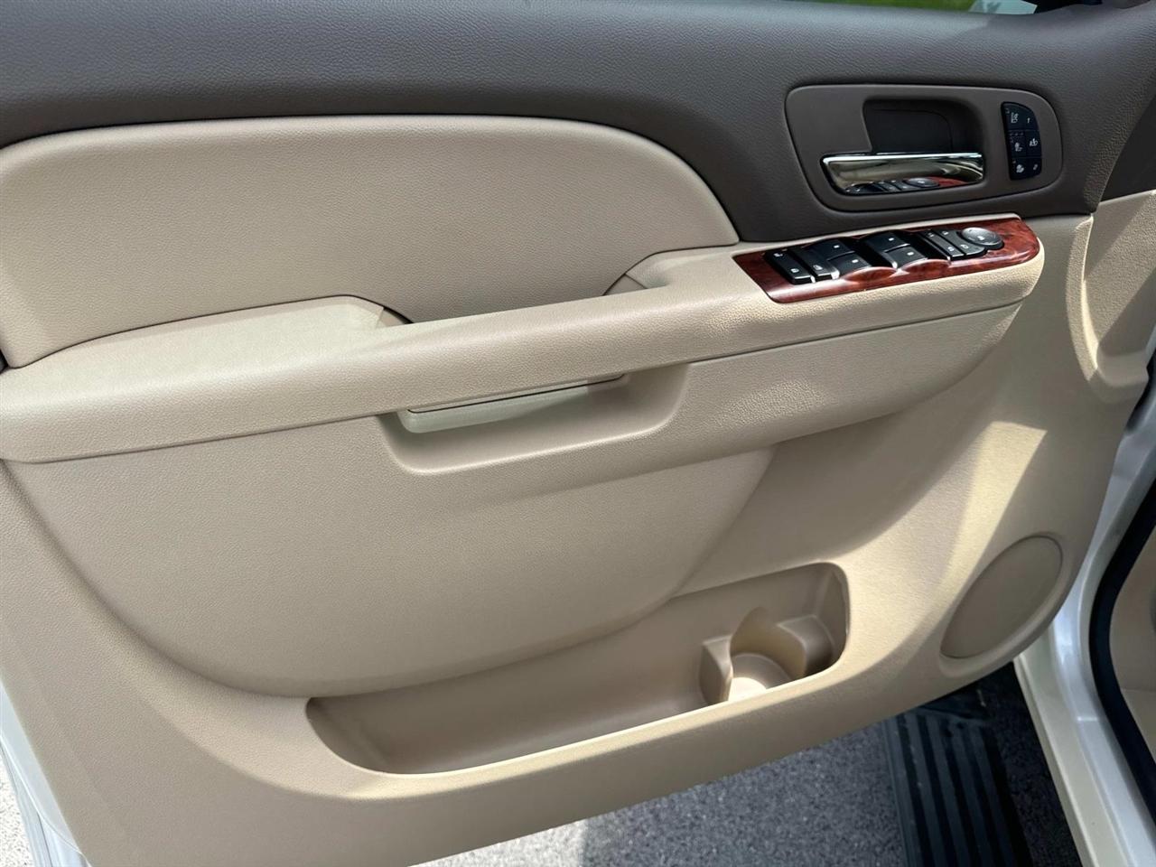 Chevrolet Suburban 2WD 4dr LTZ 2014