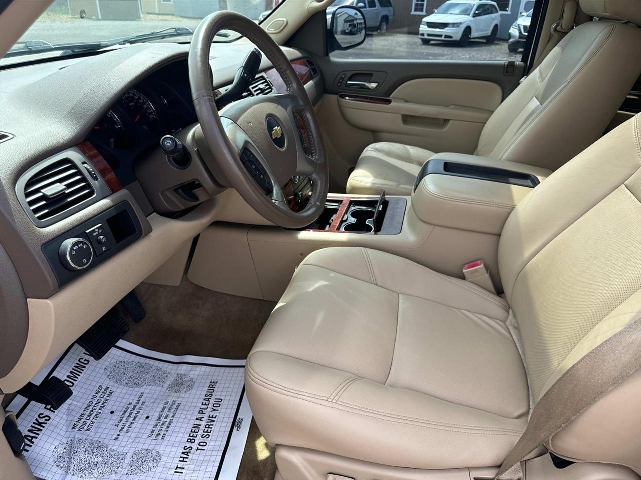 Chevrolet Suburban 2WD 4dr LTZ 2014