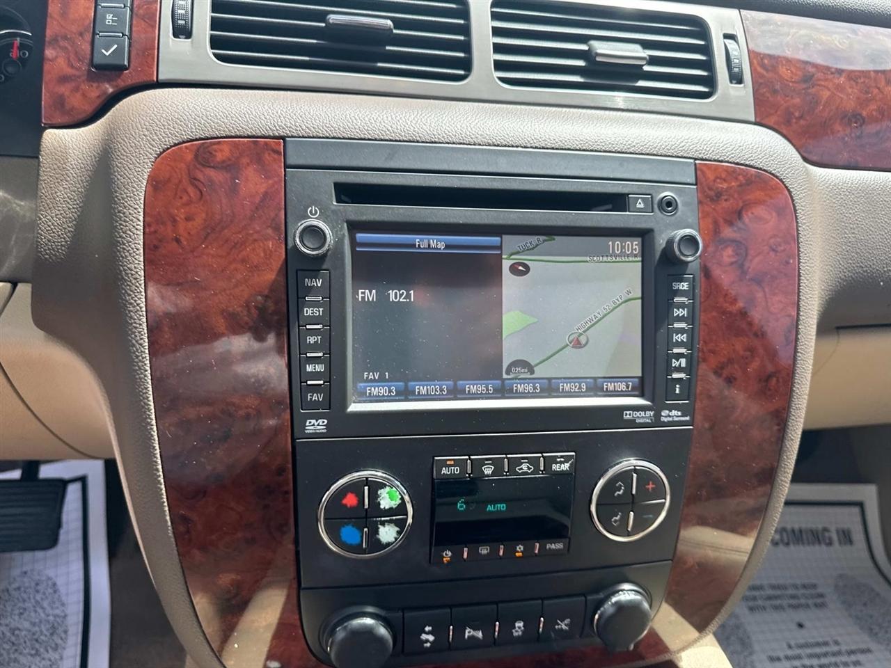 Chevrolet Suburban 2WD 4dr LTZ 2014