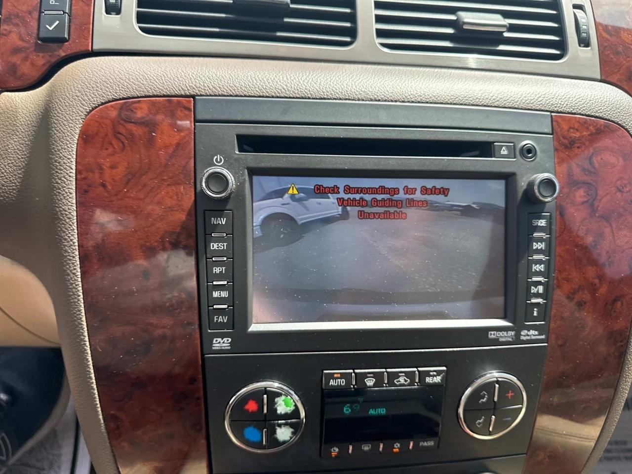 Chevrolet Suburban 2WD 4dr LTZ 2014