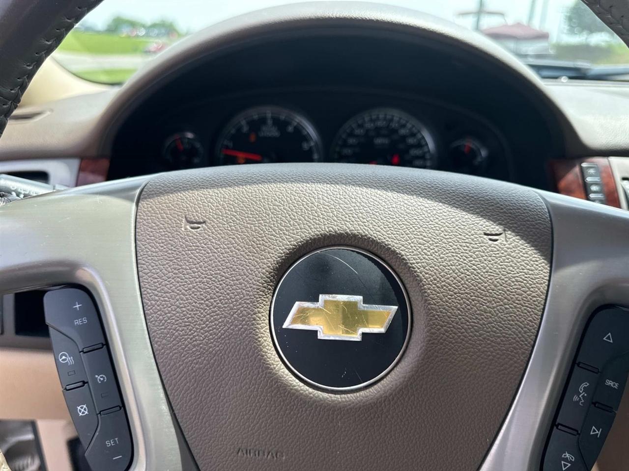 Chevrolet Suburban 2WD 4dr LTZ 2014