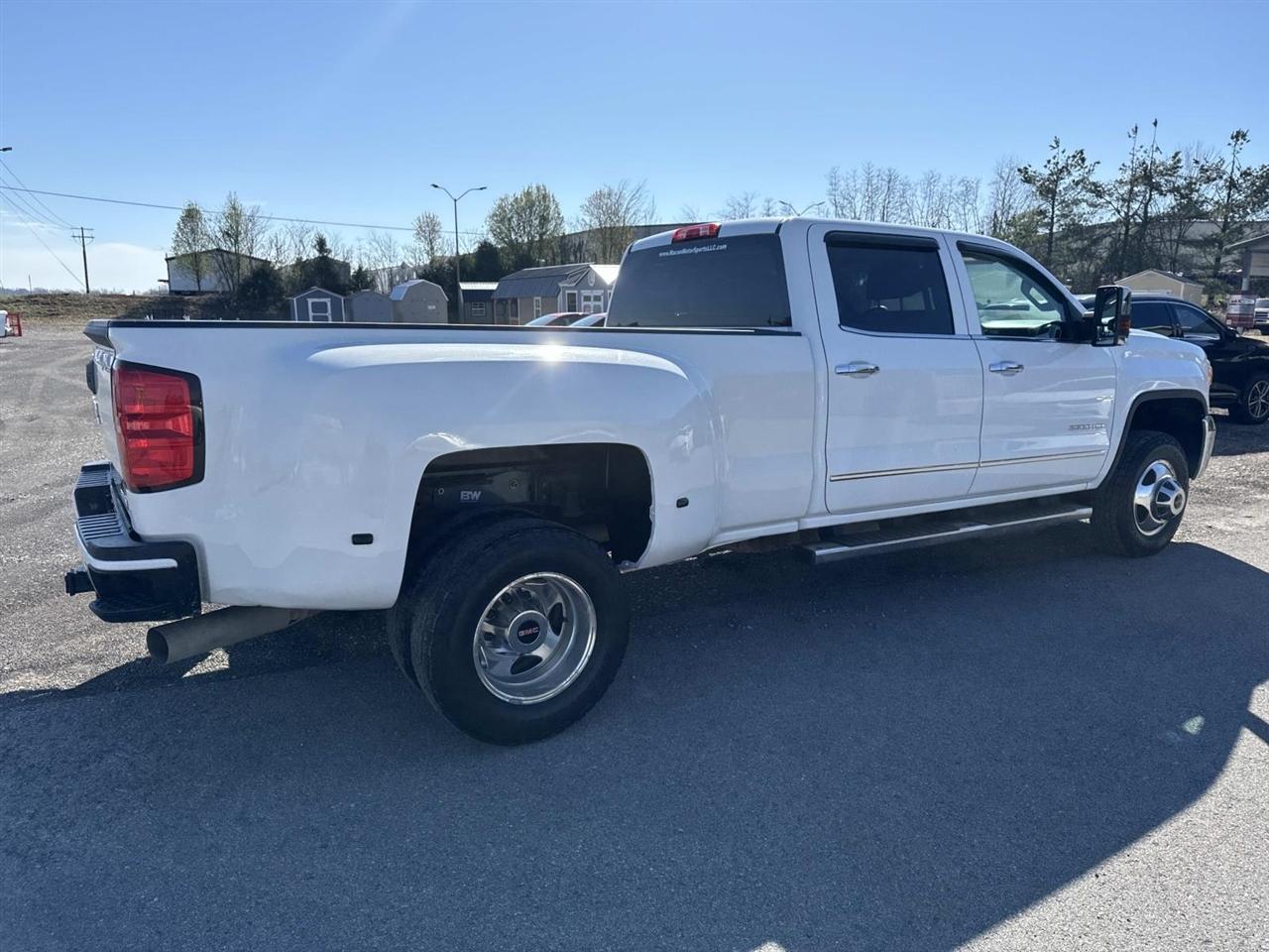 GMC Sierra 3500HD 4WD Crew Cab 167.7" SLT 2017