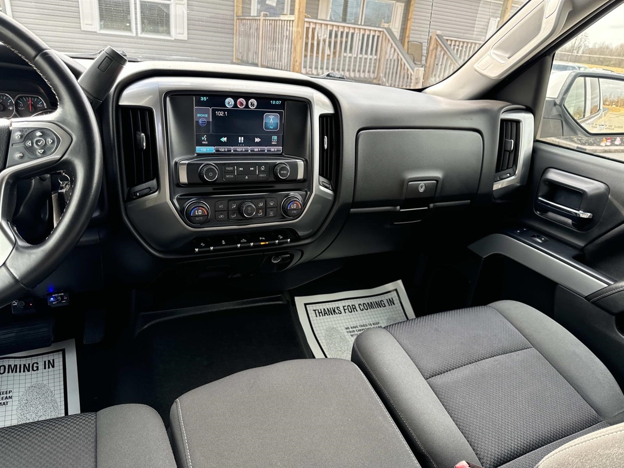 Chevrolet Silverado 1500 4WD Crew Cab 143.5" LT w/2LT 2015