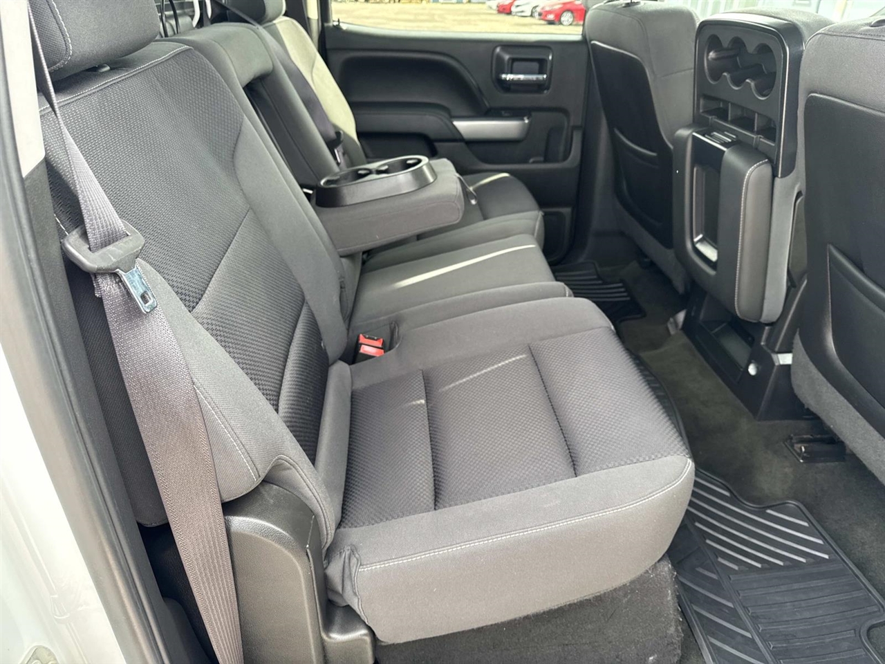 Chevrolet Silverado 1500 4WD Crew Cab 143.5" LT w/2LT 2015