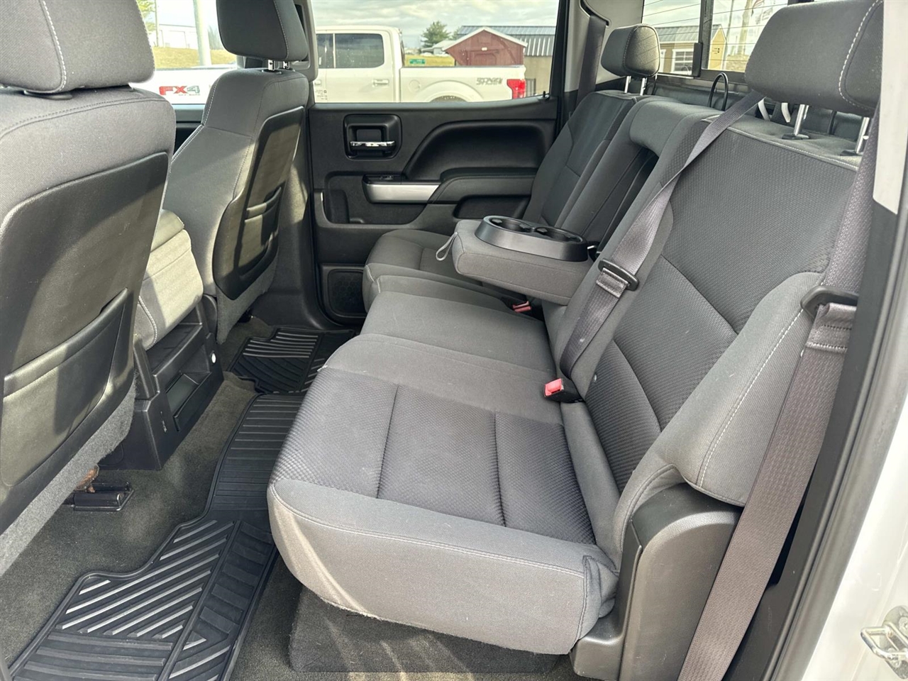 Chevrolet Silverado 1500 4WD Crew Cab 143.5" LT w/2LT 2015