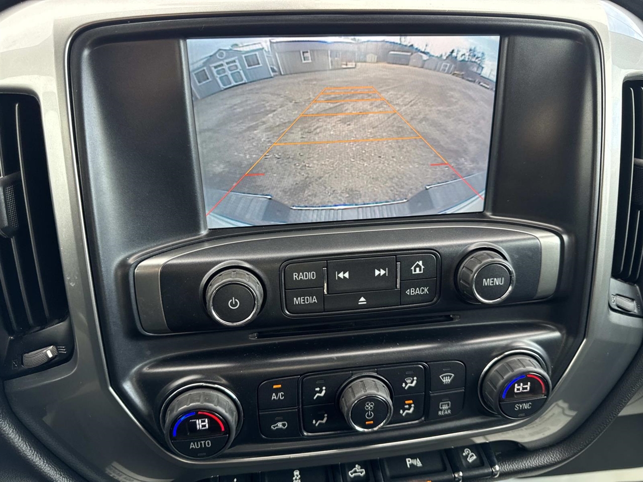 Chevrolet Silverado 1500 4WD Crew Cab 143.5" LT w/2LT 2015