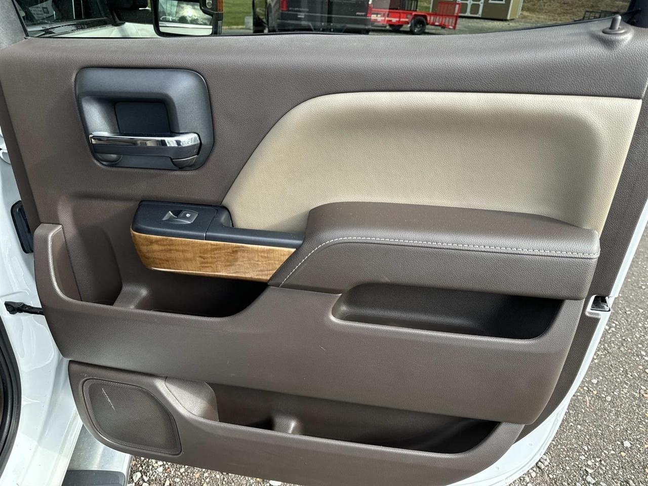 Chevrolet Silverado 1500 2WD Crew Cab 143.5" LTZ w/1LZ 2016