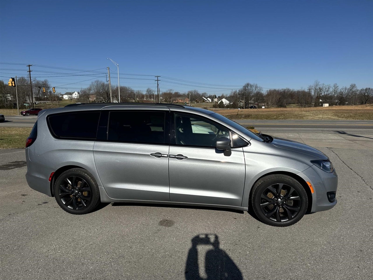 2020 Chrysler Pacifica Touring's photo
