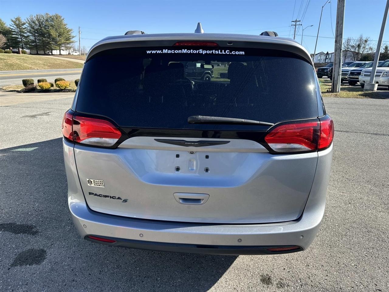 Chrysler Pacifica Touring FWD 2020