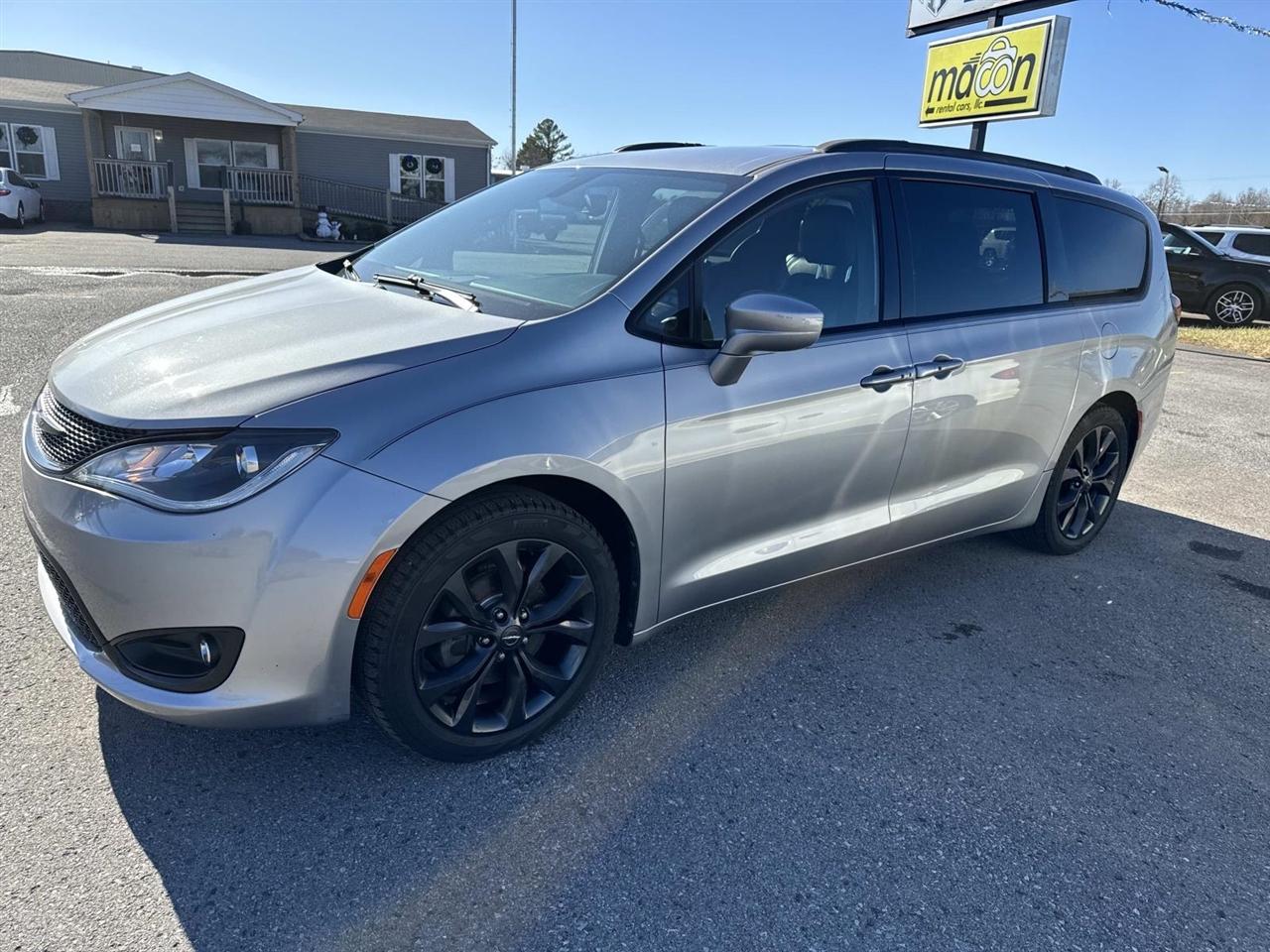 Chrysler Pacifica Touring FWD 2020