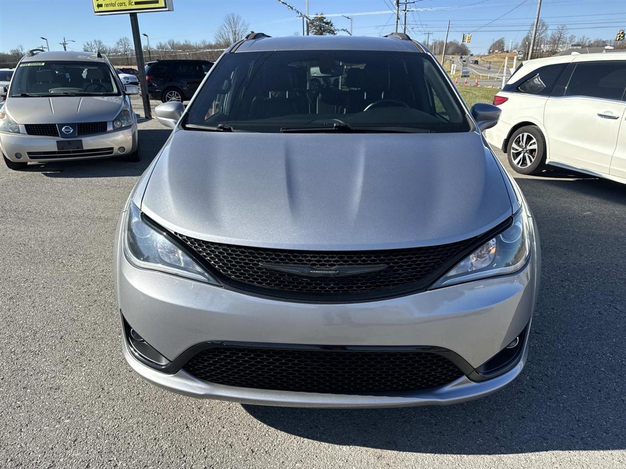 Chrysler Pacifica Touring FWD 2020