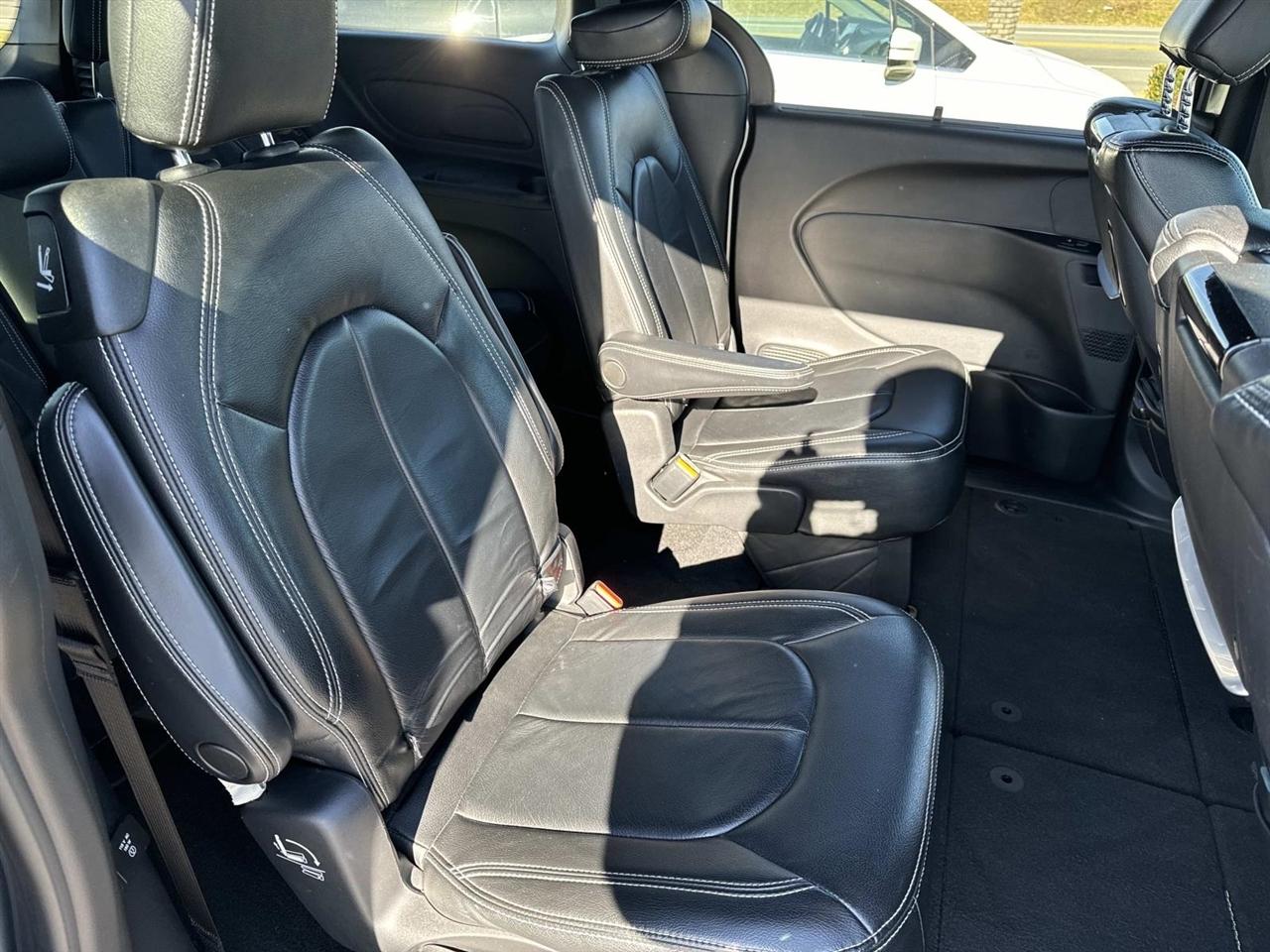 Chrysler Pacifica Touring FWD 2020