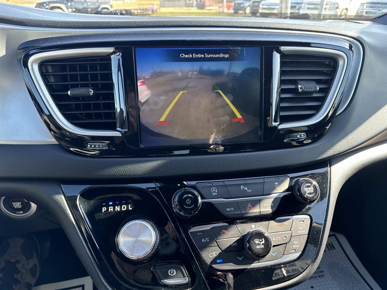 Chrysler Pacifica Touring FWD 2020