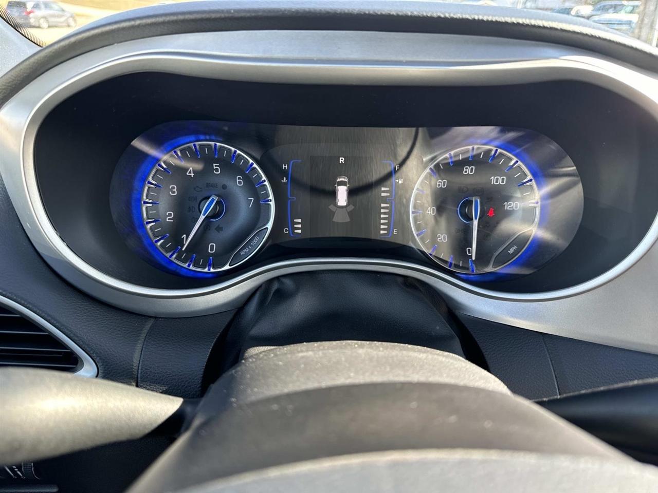 Chrysler Pacifica Touring FWD 2020