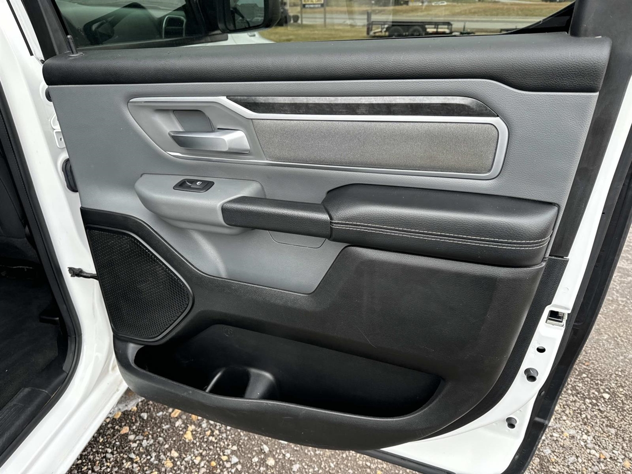 RAM 1500 Big Horn 4x4 Crew Cab 5'7" Box 2020