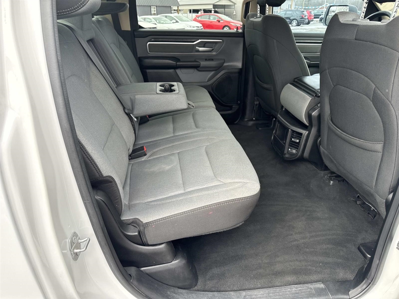 RAM 1500 Big Horn 4x4 Crew Cab 5'7" Box 2020