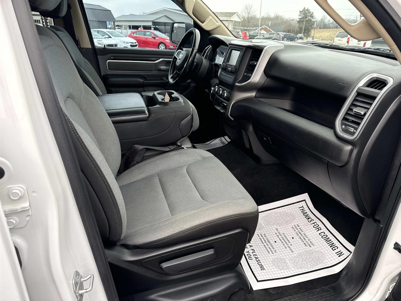 RAM 1500 Big Horn 4x4 Crew Cab 5'7" Box 2020