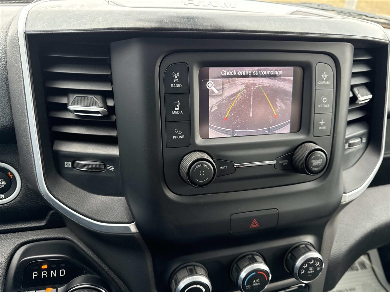 RAM 1500 Big Horn 4x4 Crew Cab 5'7" Box 2020