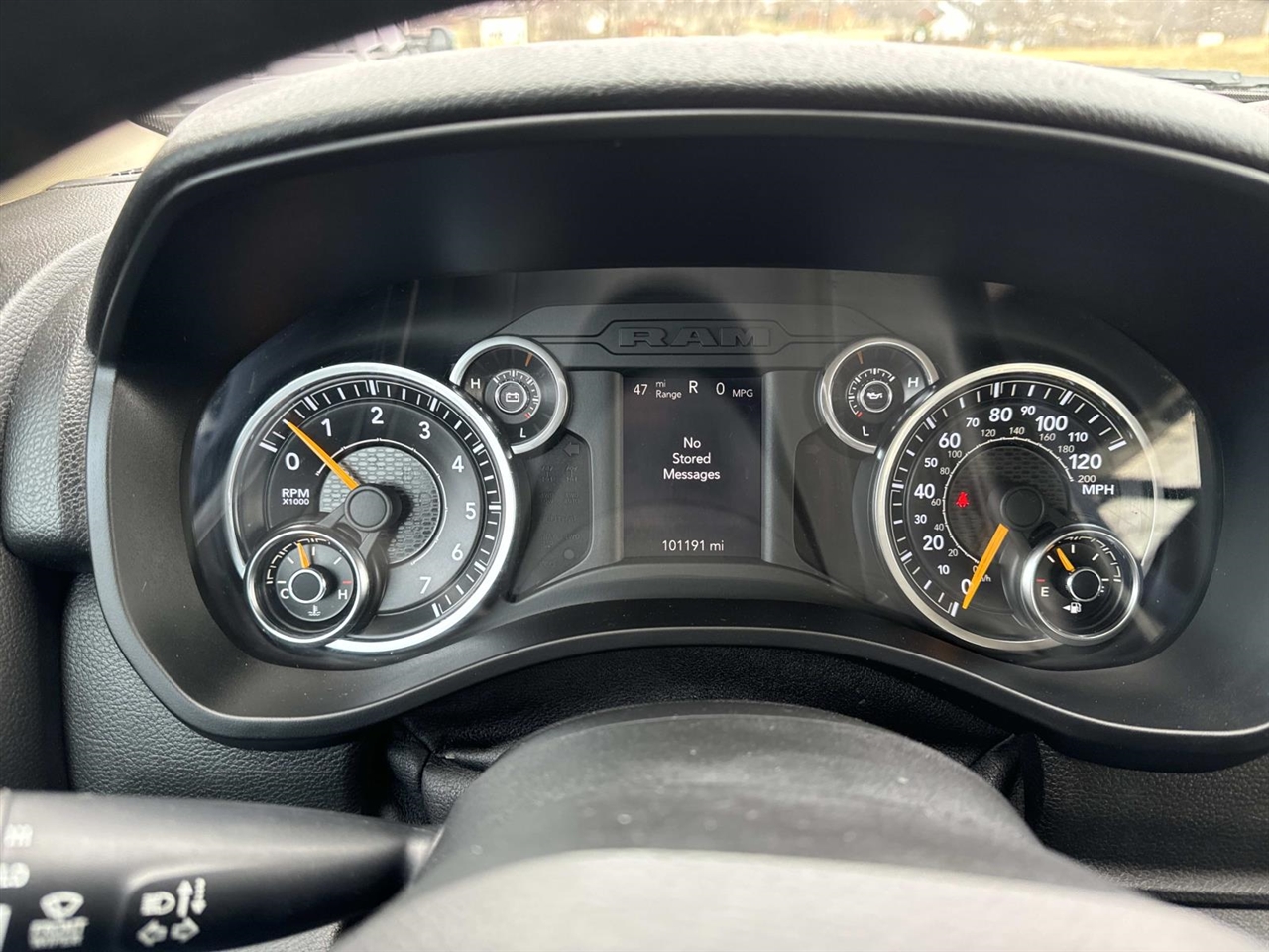 RAM 1500 Big Horn 4x4 Crew Cab 5'7" Box 2020