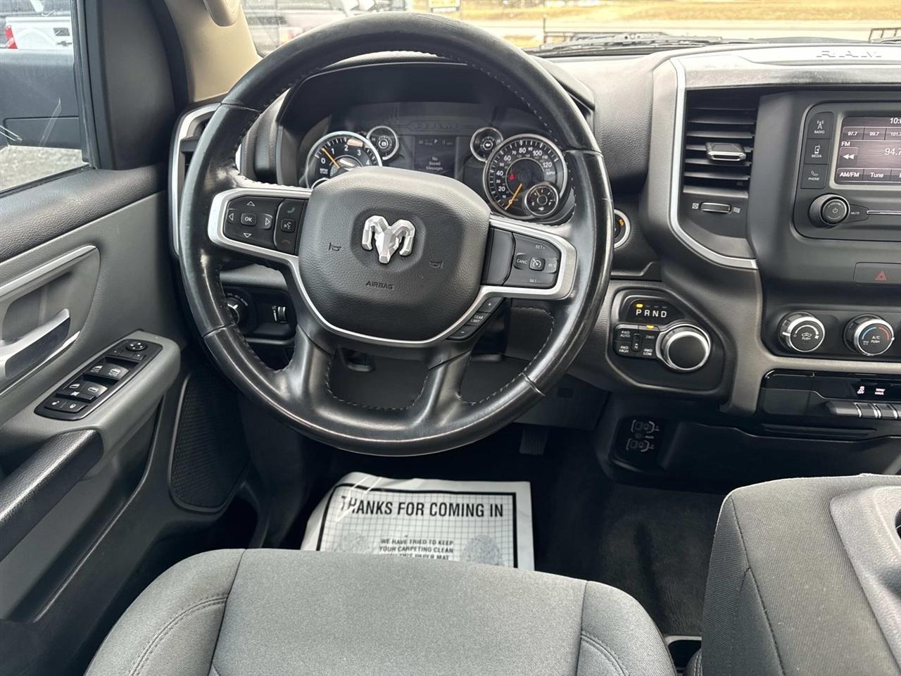 RAM 1500 Big Horn 4x4 Crew Cab 5'7" Box 2020