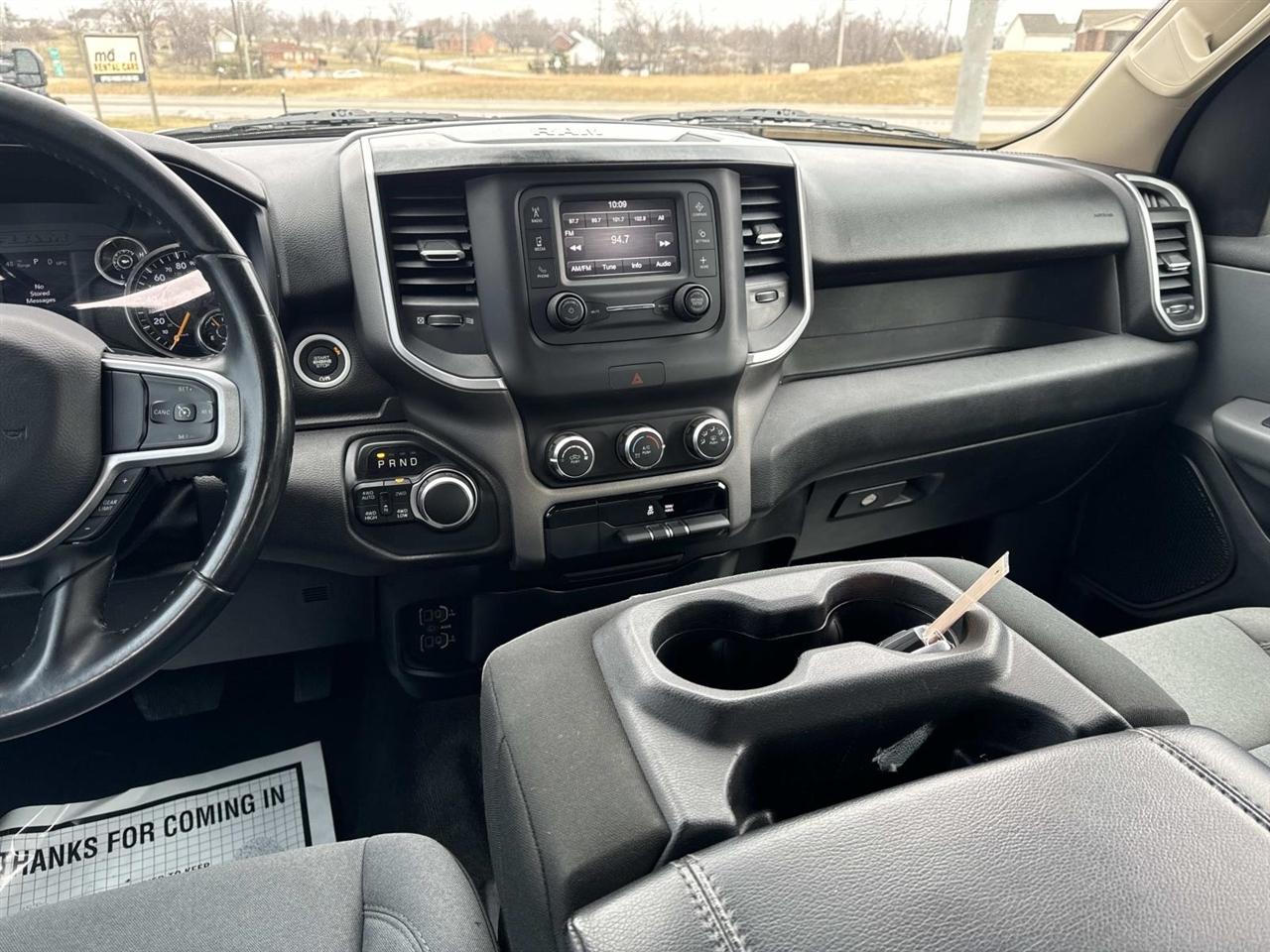 RAM 1500 Big Horn 4x4 Crew Cab 5'7" Box 2020