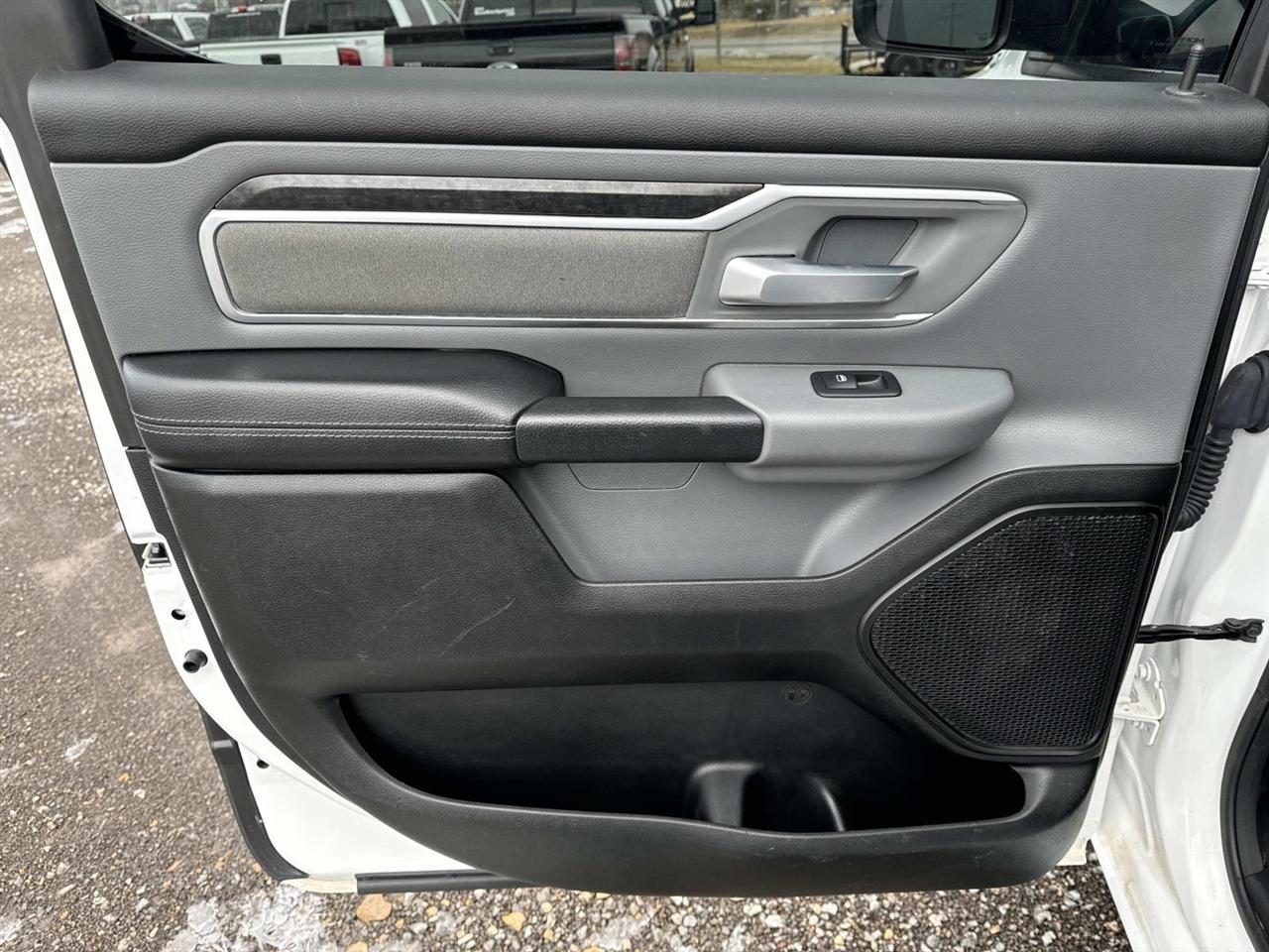 RAM 1500 Big Horn 4x4 Crew Cab 5'7" Box 2020