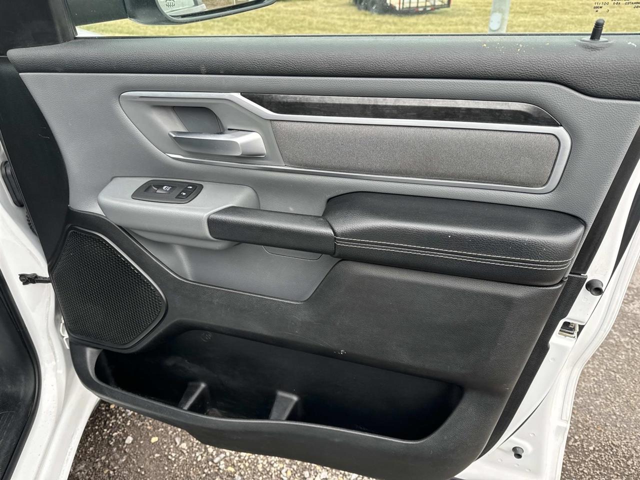 RAM 1500 Big Horn 4x4 Crew Cab 5'7" Box 2020