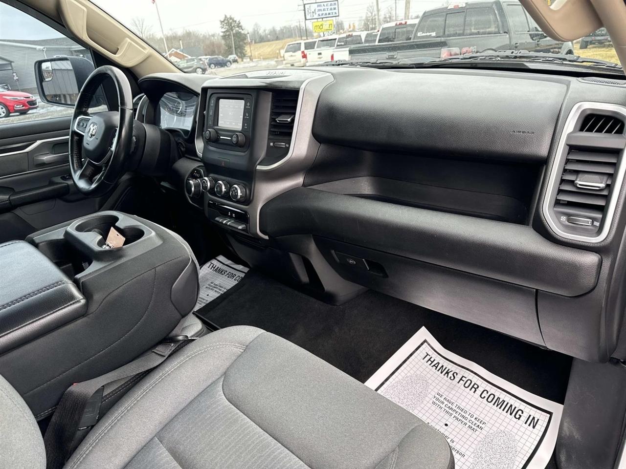 RAM 1500 Big Horn 4x4 Crew Cab 5'7" Box 2020