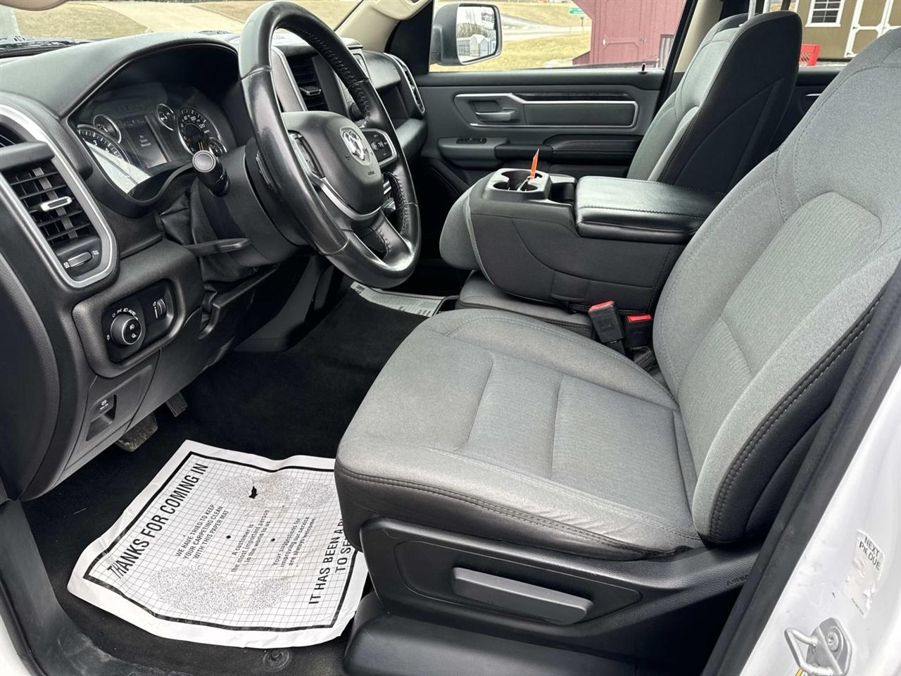 RAM 1500 Big Horn 4x4 Crew Cab 5'7" Box 2020