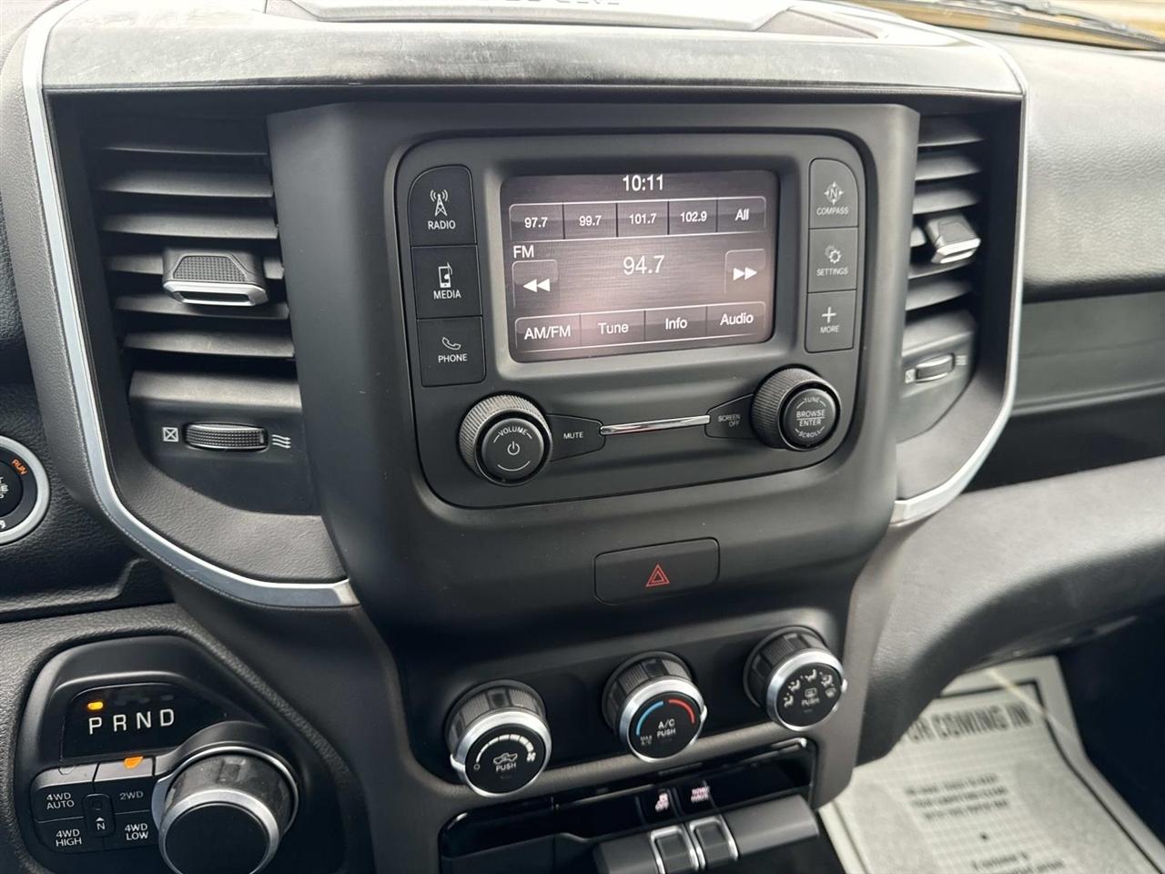 RAM 1500 Big Horn 4x4 Crew Cab 5'7" Box 2020