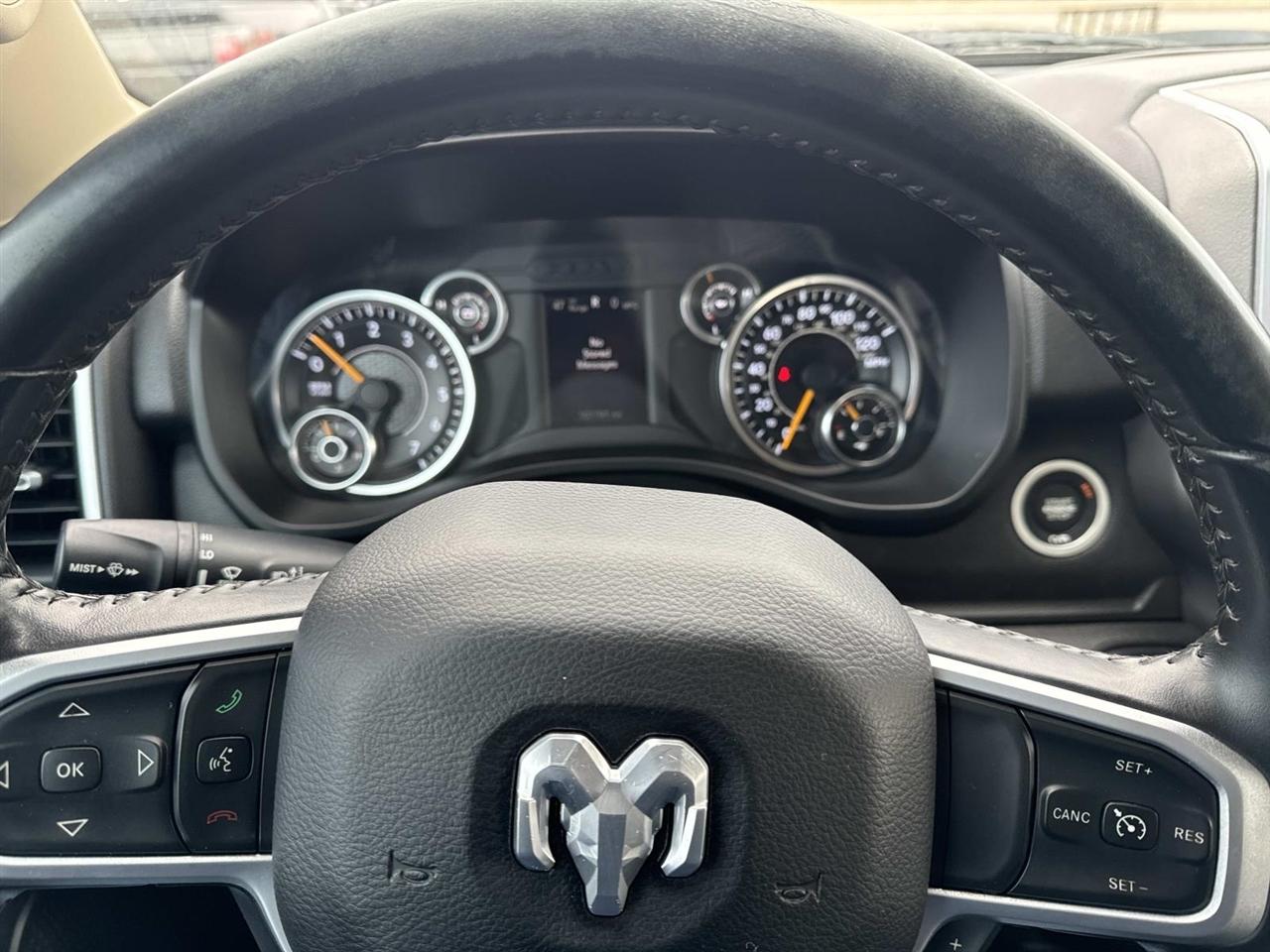 RAM 1500 Big Horn 4x4 Crew Cab 5'7" Box 2020