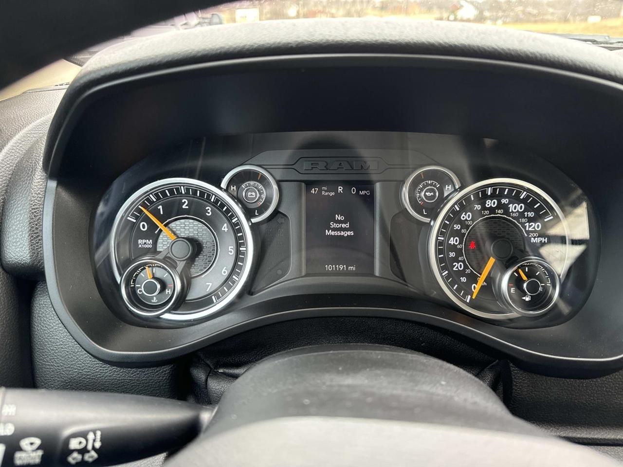 RAM 1500 Big Horn 4x4 Crew Cab 5'7" Box 2020