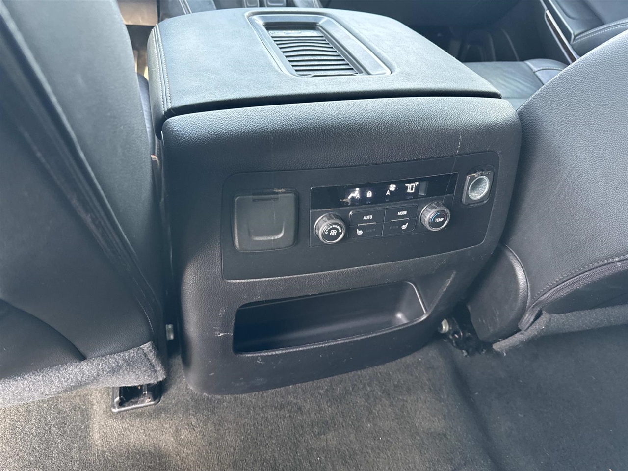 Chevrolet Tahoe 4WD 4dr LT 2016