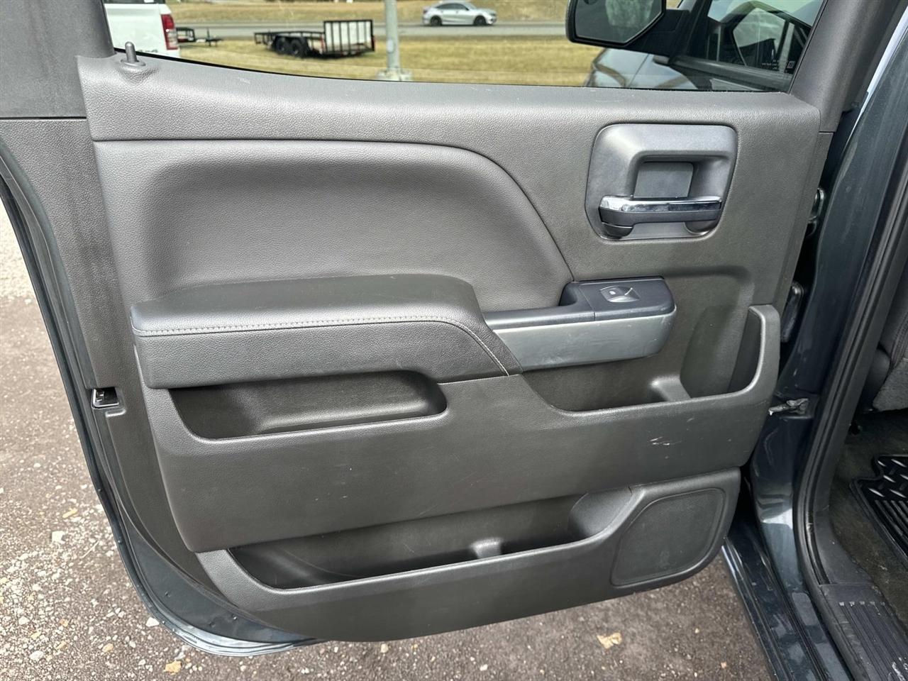 Chevrolet Silverado 1500 4WD Crew Cab 143.5" LT w/1LT 2018