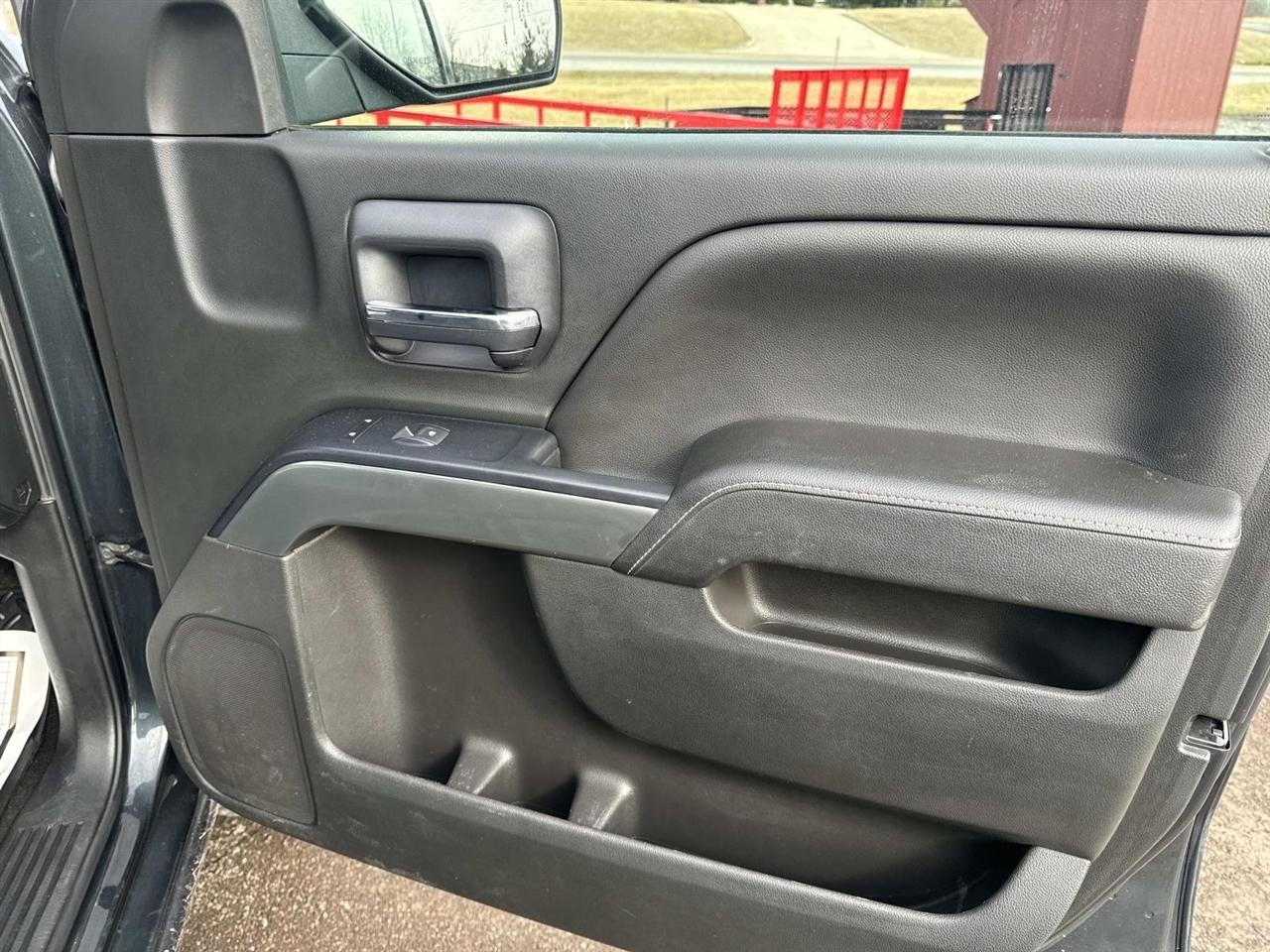 Chevrolet Silverado 1500 4WD Crew Cab 143.5" LT w/1LT 2018