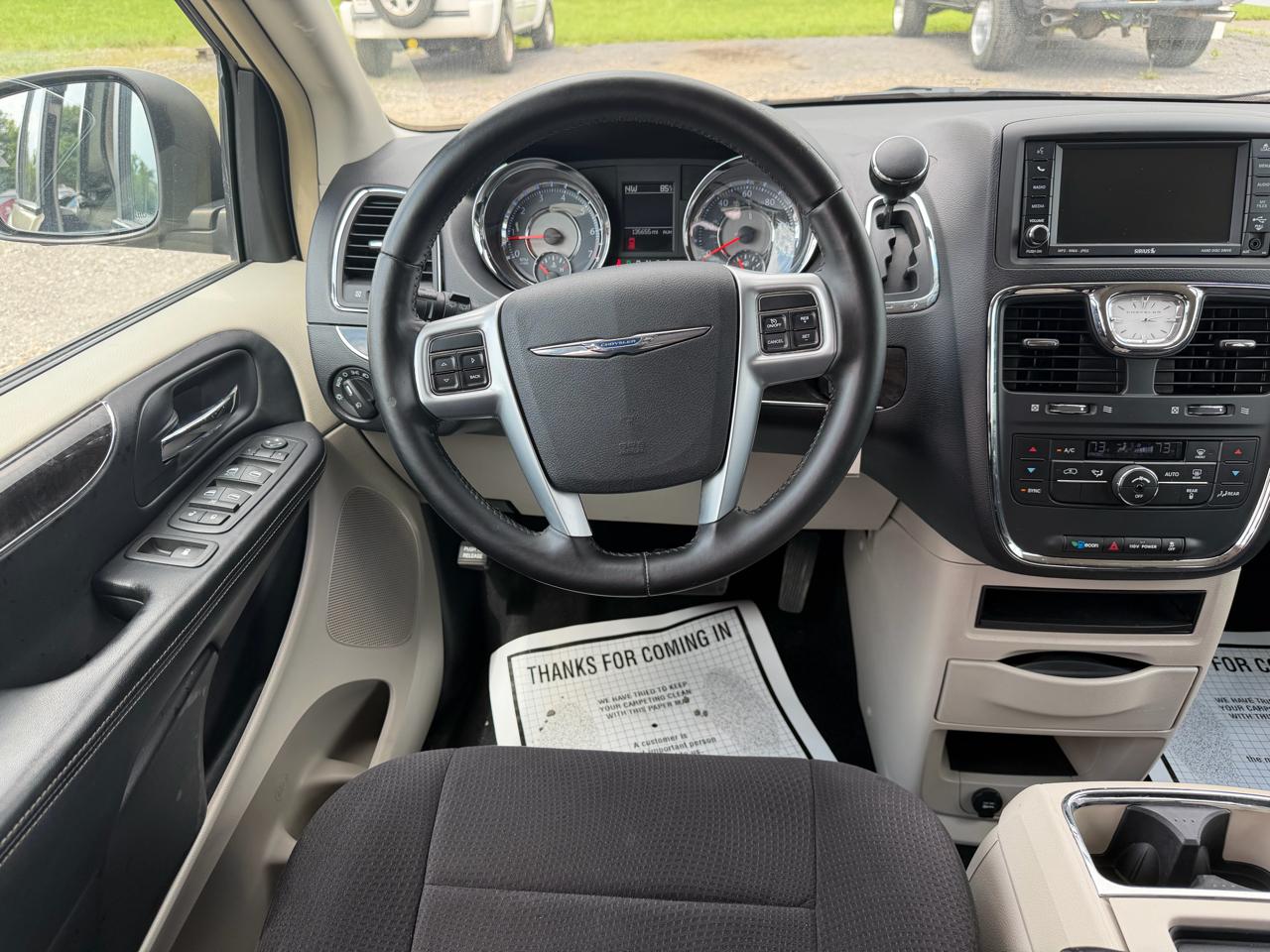 Chrysler Town & Country 4dr Wgn Touring 2011
