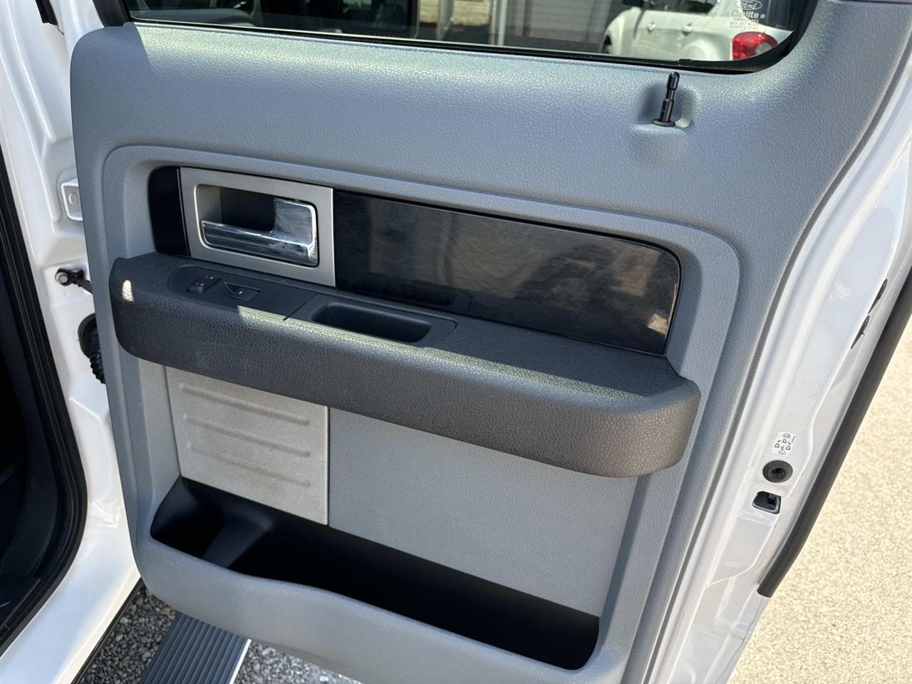 Ford F-150 4WD SuperCrew 145" Platinum 2012