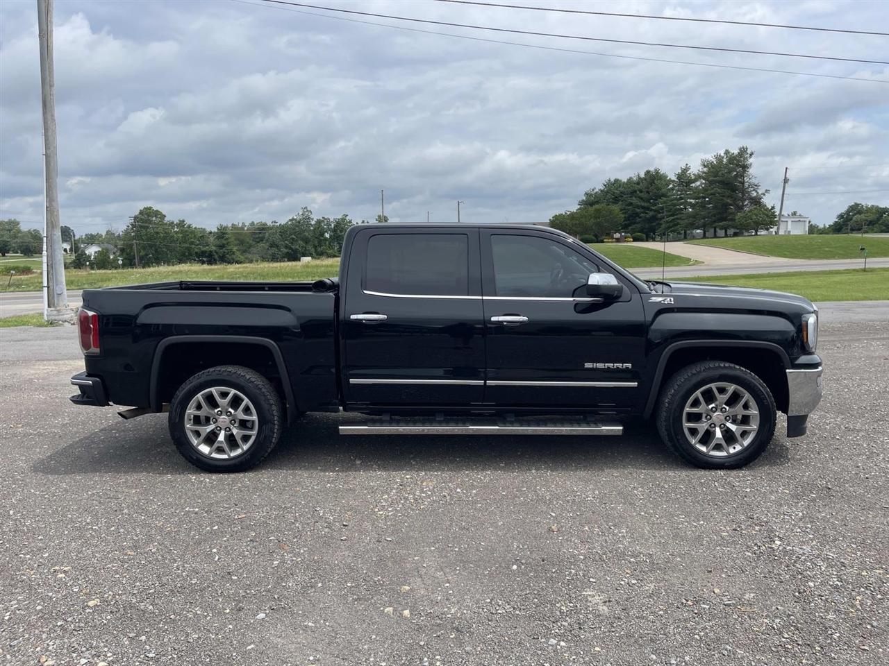GMC Sierra 1500 4WD Crew Cab 143.5" SLT 2018