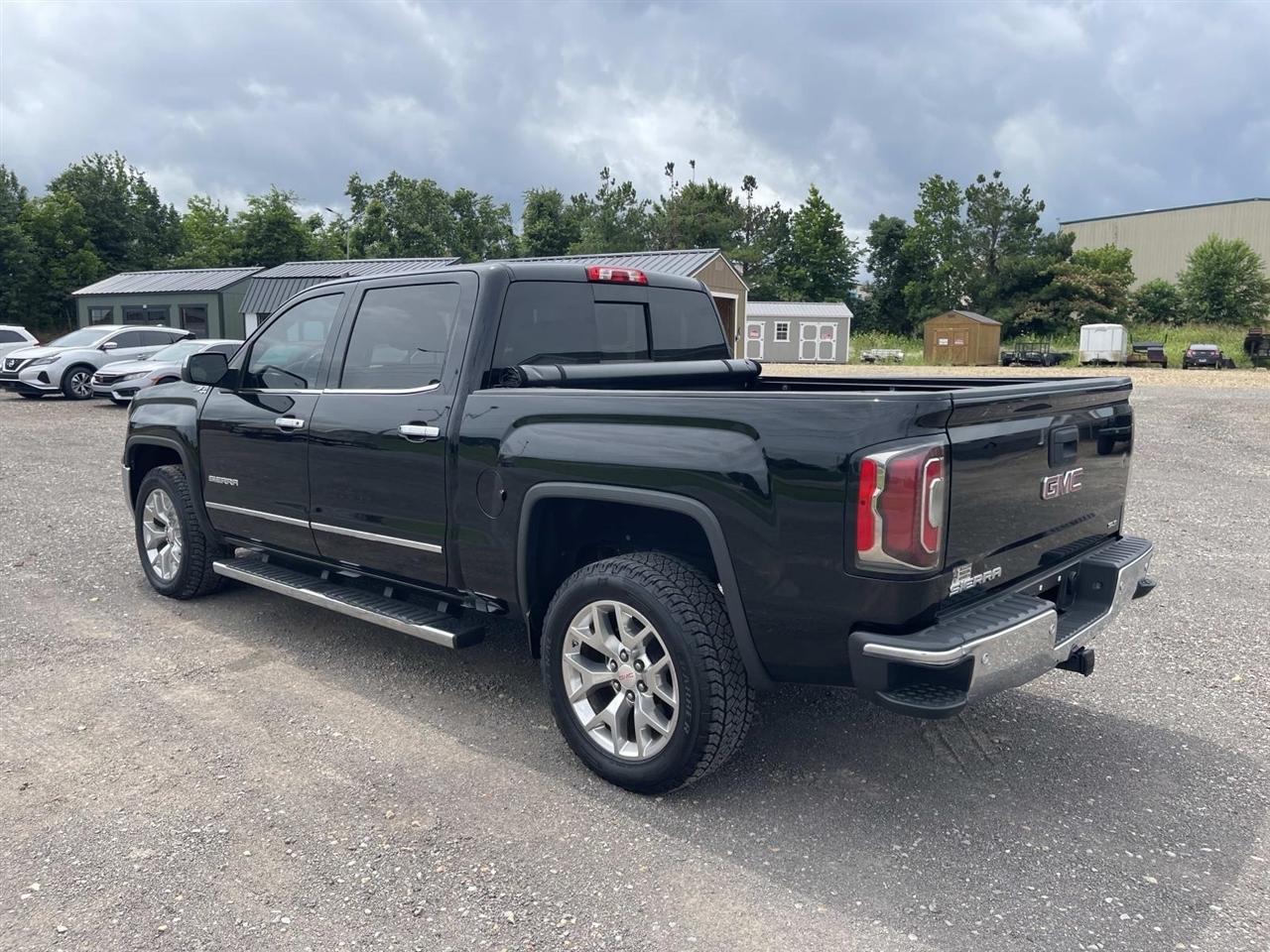 GMC Sierra 1500 4WD Crew Cab 143.5" SLT 2018