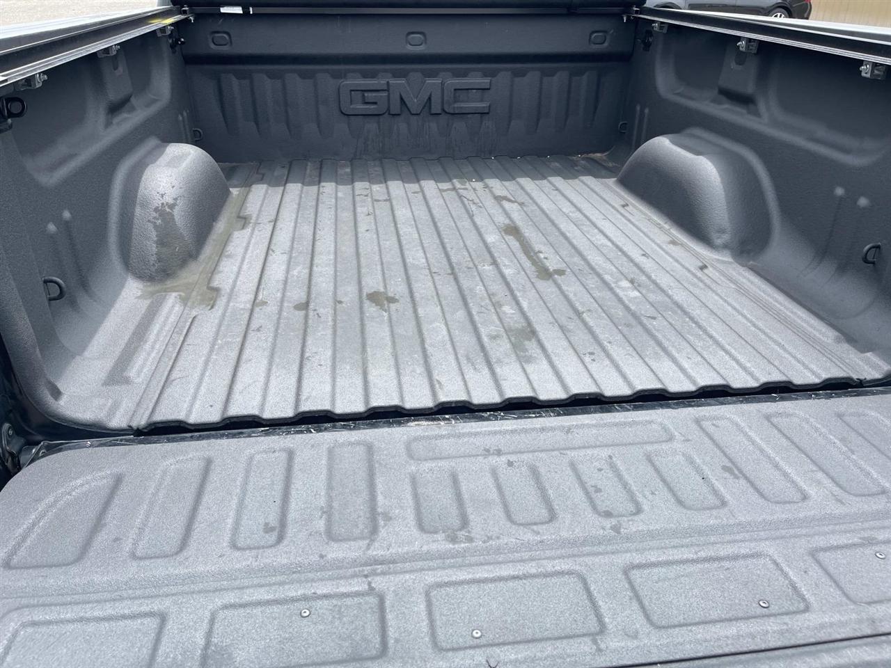 GMC Sierra 1500 4WD Crew Cab 143.5" SLT 2018