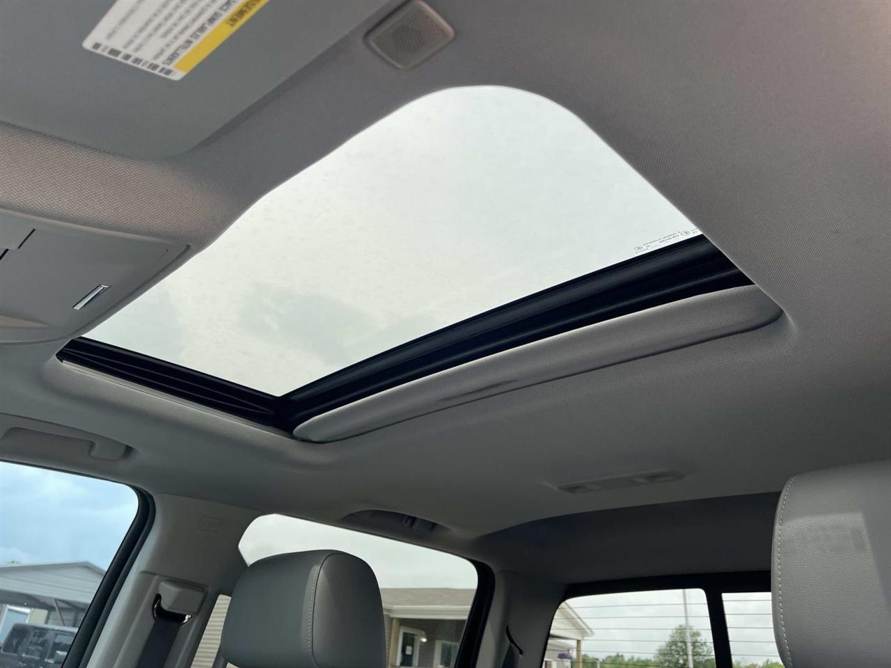 GMC Sierra 1500 4WD Crew Cab 143.5" SLT 2018