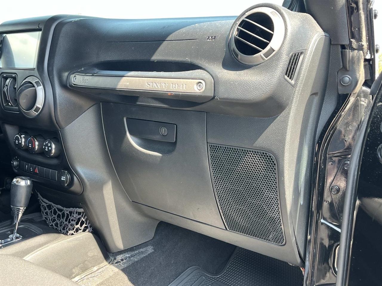 Jeep Wrangler Unlimited 4WD 4dr Sport 2013