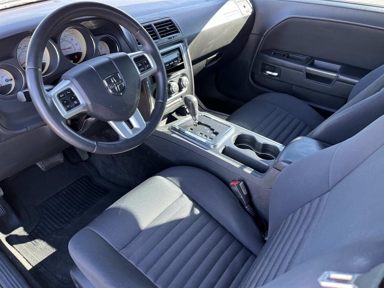 Dodge Challenger 2dr Cpe SXT 2013