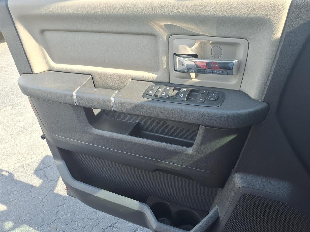 RAM 1500 SLT Crew Cab 4WD 2012