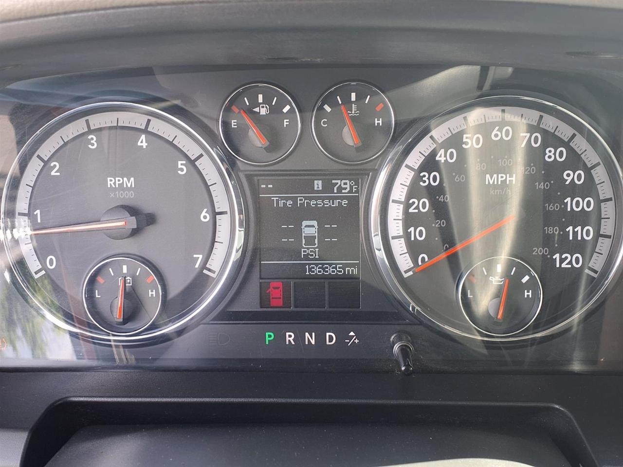 RAM 1500 SLT Crew Cab 4WD 2012