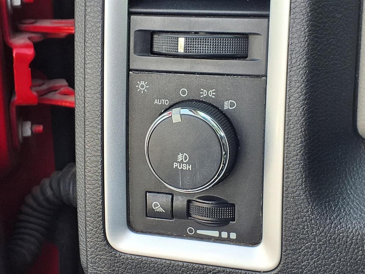 RAM 1500 SLT Crew Cab 4WD 2012